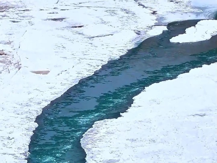 雪域黄河冰封“翡翠”